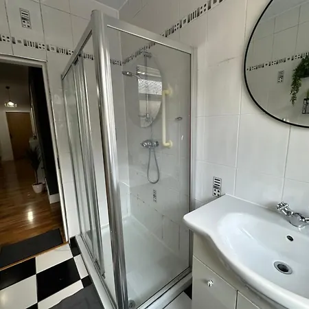 Luxury 5bd, Gym, Parking, Bus To Airport, Sleeps10 Villa
