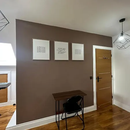 Luxury 5bd, Gym, Parking, Bus To Airport, Sleeps10 Villa *