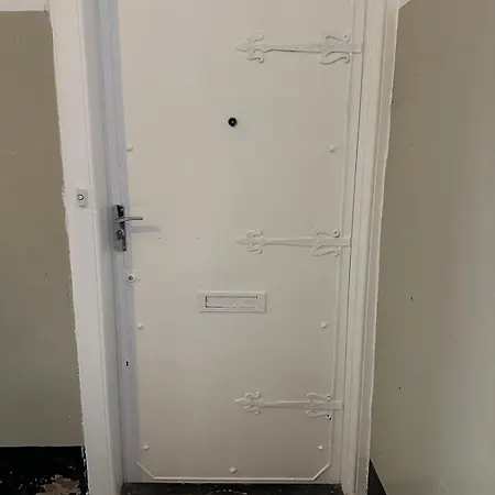 Апартаменты Centre Ground Floor 3 Bedroom *