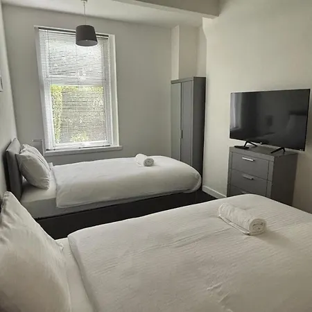 Spacious 3 Bed Modern 公寓