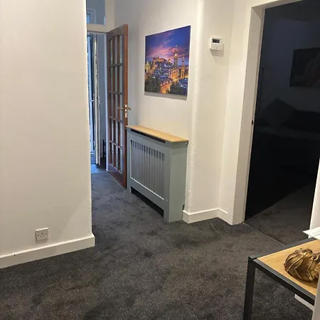 Spacious 3 Bed Modern