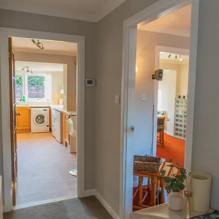 3 Bedroom Home, Peaceful Garden Edinburgh