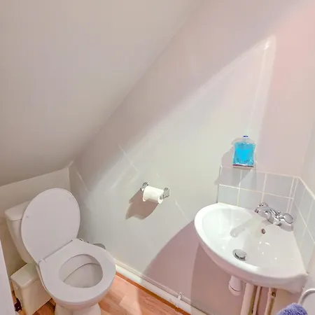 3 Bedroom Home, Peaceful Garden Holiday home Edinburgh