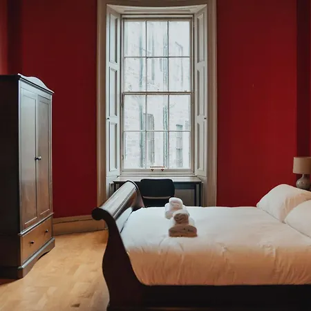Traditional 2 Bedroom Lägenhet Edinburg