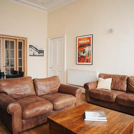 아파트 Traditional 2 Bedroom *