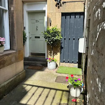 Edinburgh, Near Dean Village, Luxury Art Garden