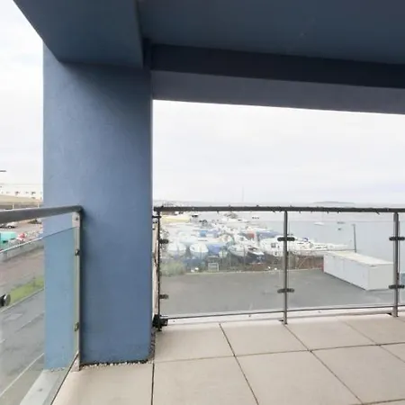 Waterfront Spacious Flat אדינבורו