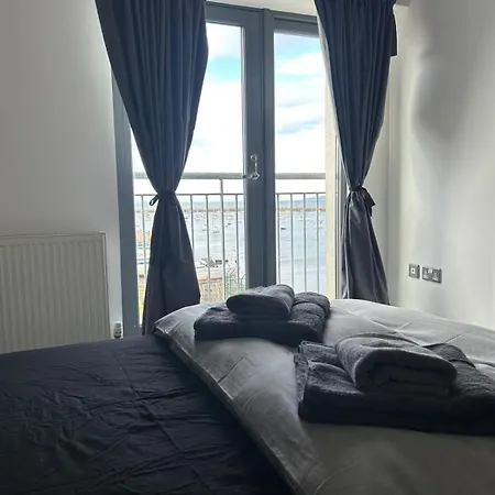 Waterfront Spacious Flat דירה אדינבורו
