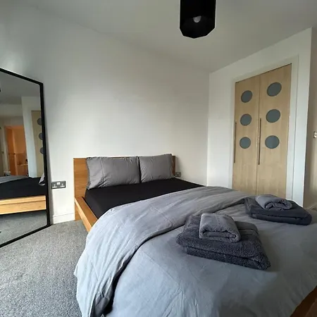 דירה Waterfront Spacious Flat