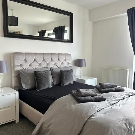 דירה Waterfront Spacious Flat אדינבורו