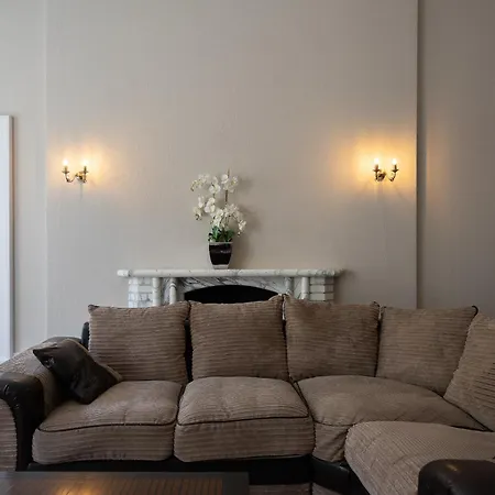 Historic Townhouse In Centre *