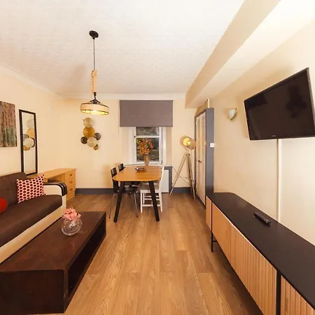 Apartment Centre By The Meadows 4