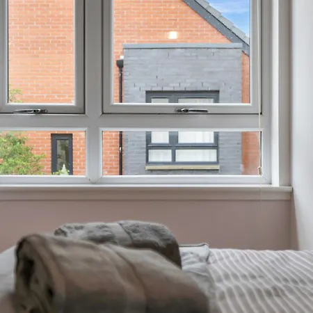 Free Parking - Centre - Sleeps 5 - Modern *