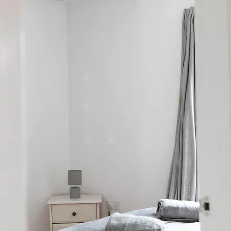 Free Parking - Centre - Sleeps 5 - Modern Daire