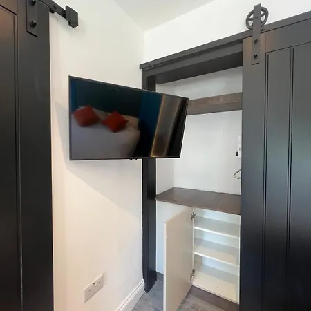 Stevenson - Murrayfield Apartment
