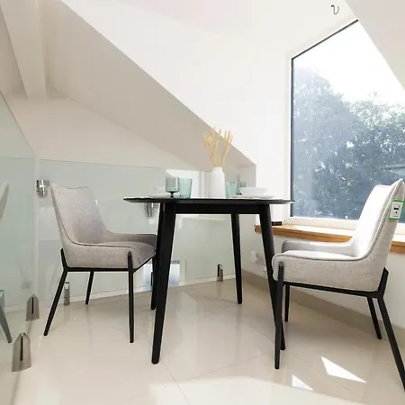 Argyl - The Foundry, A Bright One Bedroom House With Balcony *