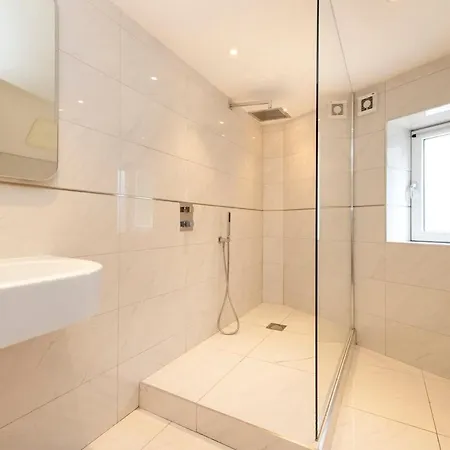 Argyl - The Foundry, A Bright One Bedroom House With Balcony