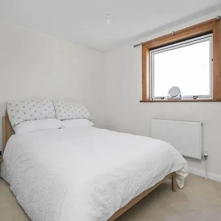 Charming 2 Bedroom With Parking And Garden * Эдинбург