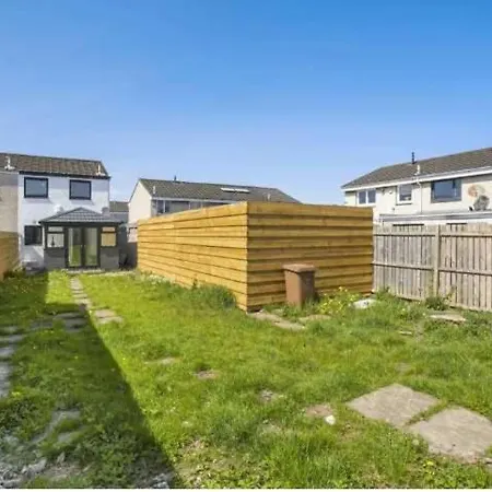 Charming 2 Bedroom With Parking And Garden