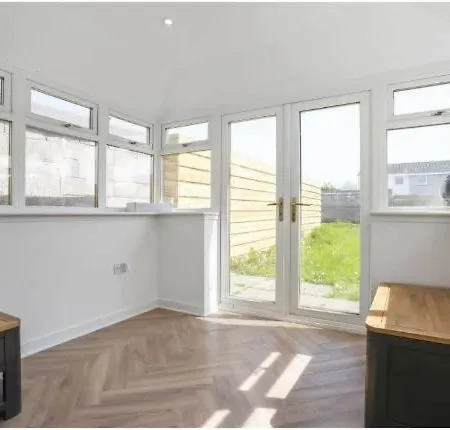 Charming 2 Bedroom With Parking And Garden *