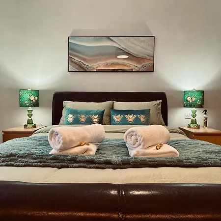 Stylish 2br Grassmarket Flat With Castle Views & Ps5