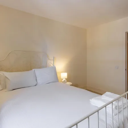 Apartment Industrial Chic 2bd Flat In Historic Whisky Bond