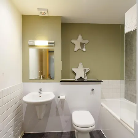 Industrial Chic 2bd Flat In Historic Whisky Bond