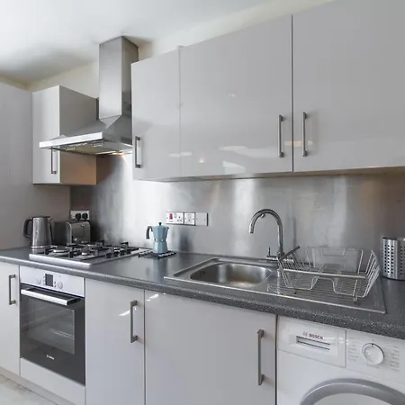 Industrial Chic 2bd Flat In Historic Whisky Bond