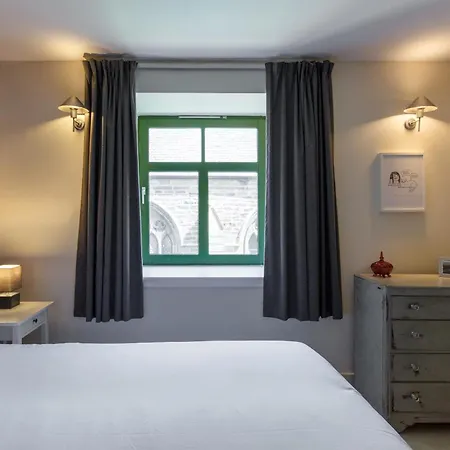 Industrial Chic 2bd Flat In Historic Whisky Bond *