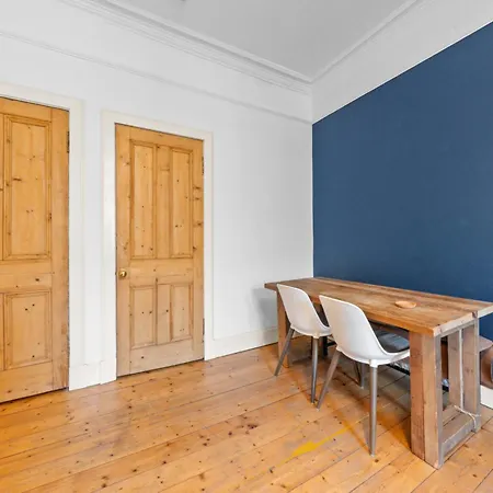 Thorntree 2 Bedroom With Sofa Bed - * Edinburgh