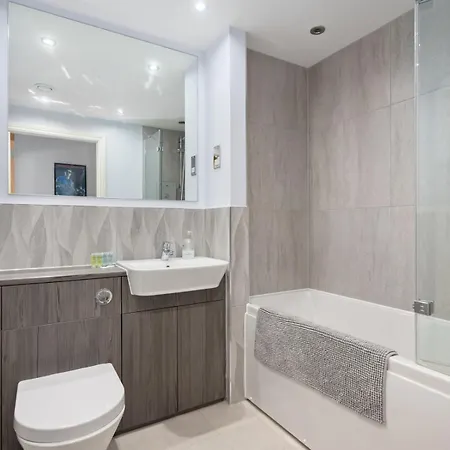 Modern 2Bed Apartment Edinburgh - Pass The Keys *