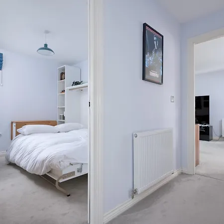 Modern 2Bed Apartment Edinburgh - Pass The Keys *