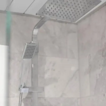 Dynastays- Stylish Seaside Home- Adults Only, Dog Friendly, Garden & Parking Casa de Férias