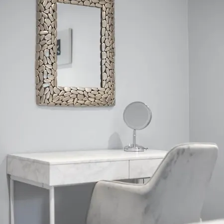 Dynastays- Stylish Seaside Home- Adults Only, Dog Friendly, Garden & Parking Casa de Férias *