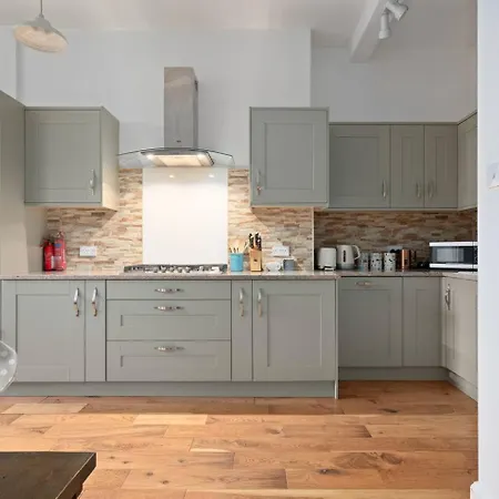 Διαμέρισμα Homely 2 Bedroom - Pass The Keys *