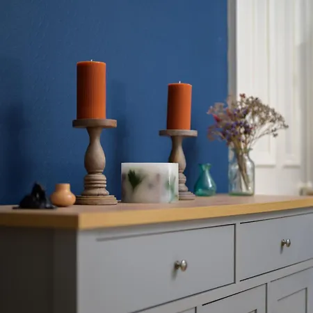 Apartment Homely 2 Bedroom - Pass The Keys *