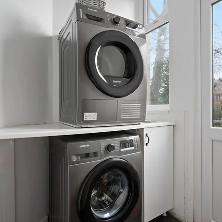 Homely 2 Bedroom - Pass The Keys Appartement