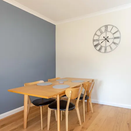 Two Bedroom Apartment, Free Parking Available Near Centre Attractions Édimbourg