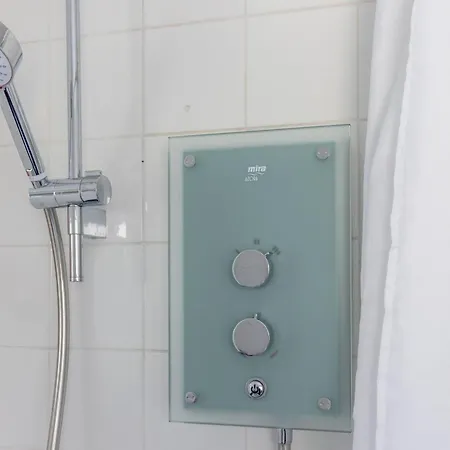 Two Bedroom Apartment, Free Parking Available Near Centre Attractions *