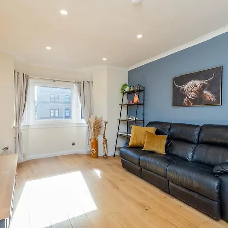 Two Bedroom Apartment, Free Parking Available Near Centre Attractions Édimbourg