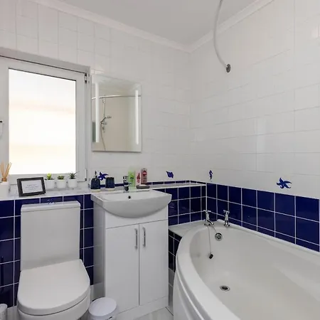 Two Bedroom Apartment, Free Parking Available Near Centre Attractions * Édimbourg