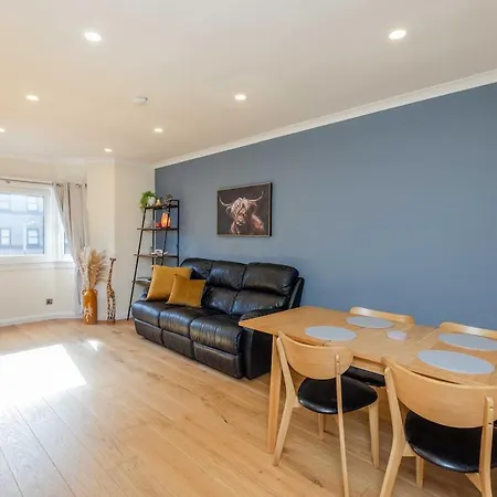 Two Bedroom Apartment, Free Parking Available Near Centre Attractions Édimbourg