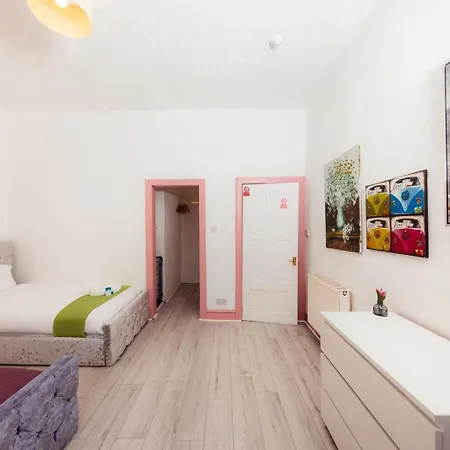 Cosy By The Meadows 11 * Edinburg