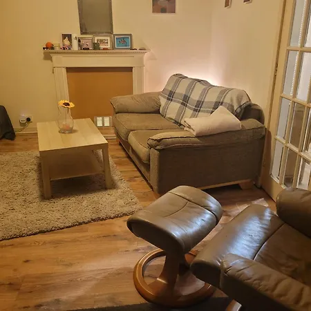 2 Bed Flat *