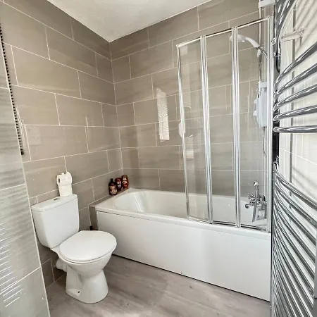 Spacious 2br By Portobello *