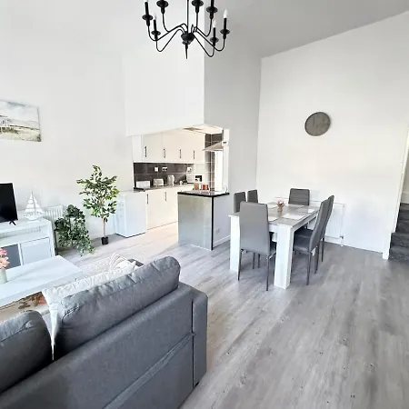 Spacious 2br By Portobello アパート *