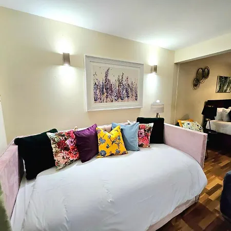 2 Bedroom, 4 Beds -grassmarket * Edimburgo