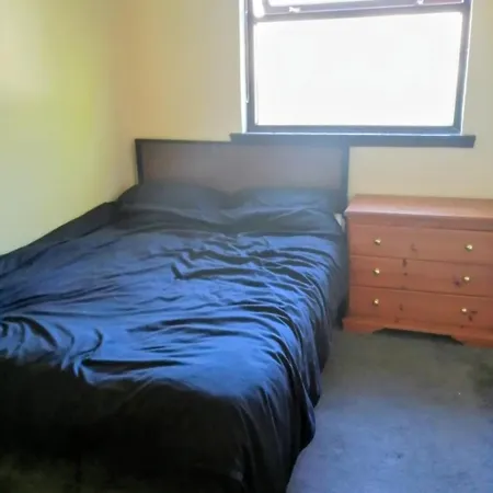 2 Bed Flat *