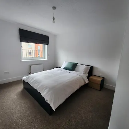 Stunning 3bed With Balcony And Free Parking * Edinburgh