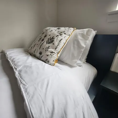 Stunning 3bed With Balcony And Free Parking